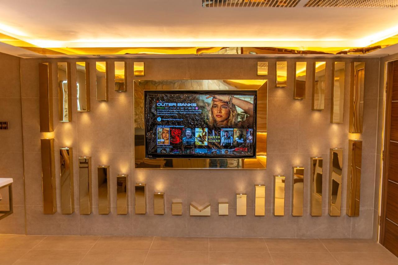 Alexandras Palace Apartment