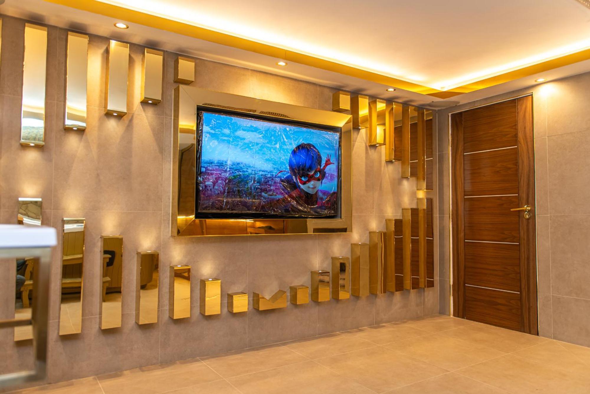 Alexandras Palace Apartment