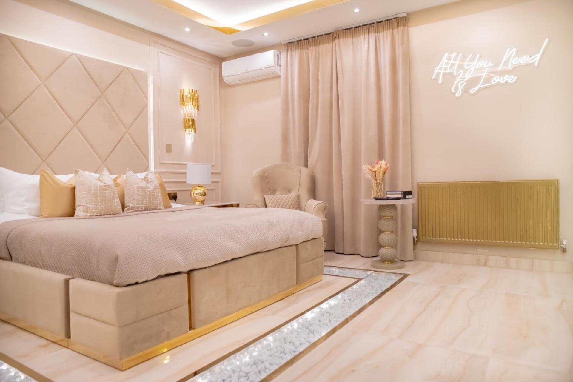 Alexandras Palace *