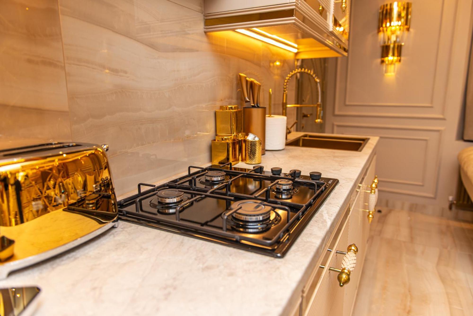 Alexandras Palace Apartment